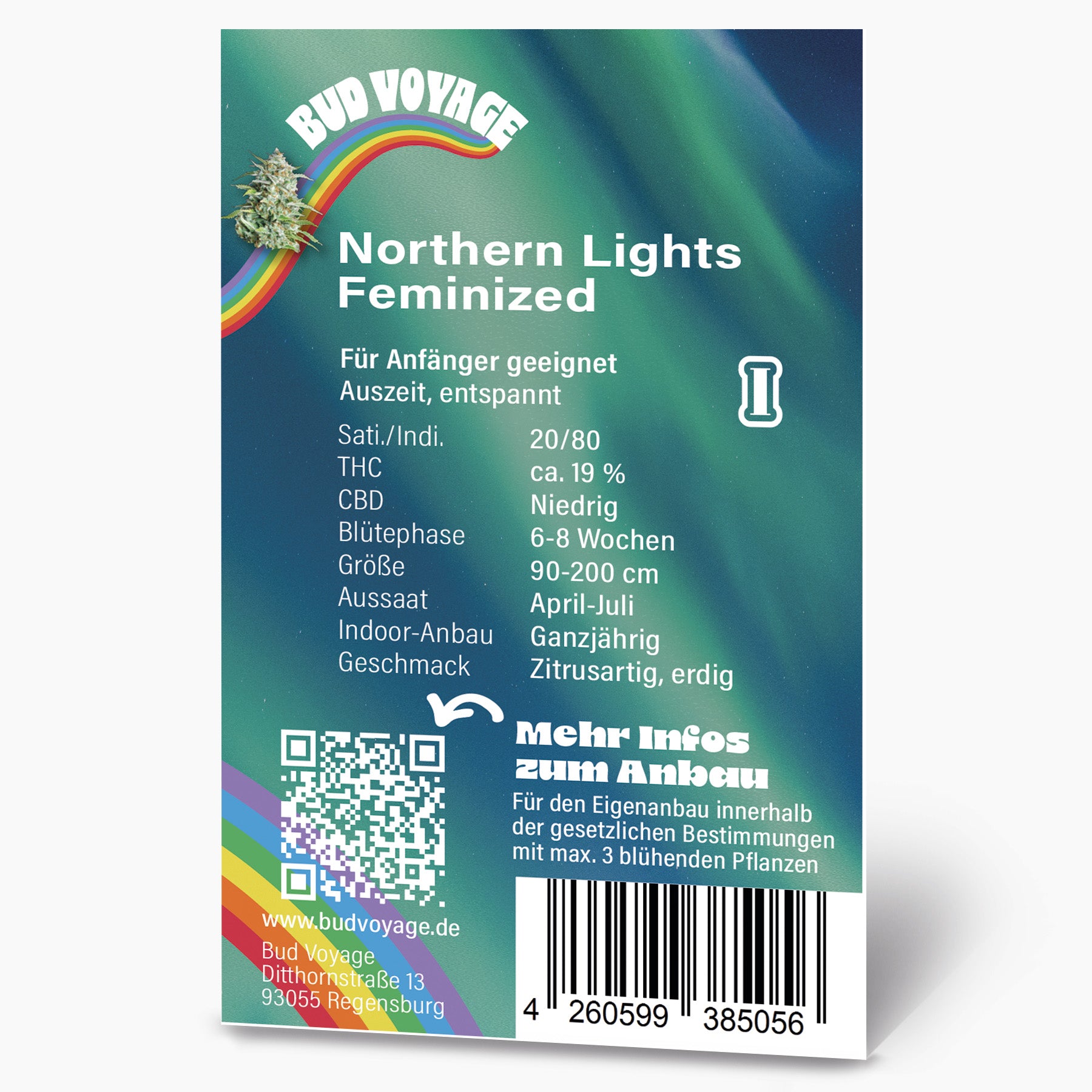 Bud Voyage Produktgrafik: Northern Lights feminisierte Hanfpflanze vor einem Nordlicht-Hintergrund mit Regenbogen, QR-Code und Barcodes, zeigt einen zitrusartigen und erdigen Geschmack