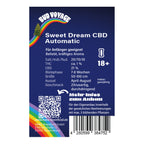 Grafik von Hans Brainfood GmbH: Sweet Dream CBD Automatic Hanfpflanze auf regenbogenfarbenem Hintergrund mit QR-Code und Barcode,  zitrussüßem Aroma und  7-8 Wochen Blütezeit
